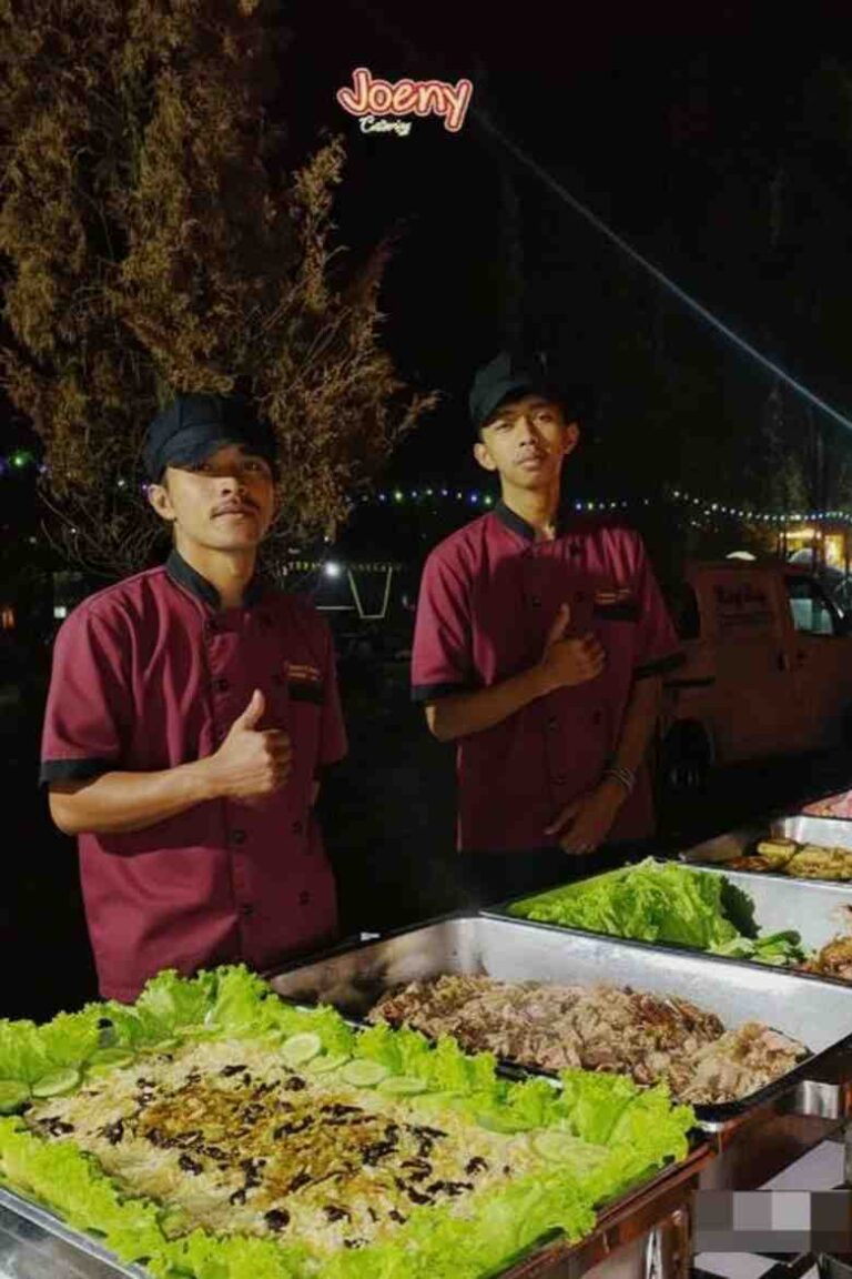Crew Joeny Catering